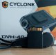 Видеорегистратор HD CYCLONE DVH-40 - Видеорегистратор CYCLONE DVH-40: размеры в сравнении с SD-картой на фоне коробки
