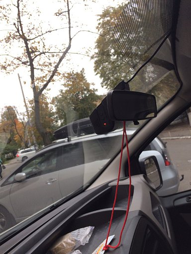 Установка видеорегистратора с WiFi в Renault Trafic  в районе зеркала